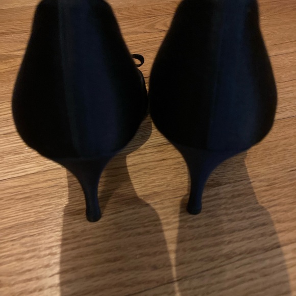 Stuart Weiztman black satin heels - Picture 6 of 7